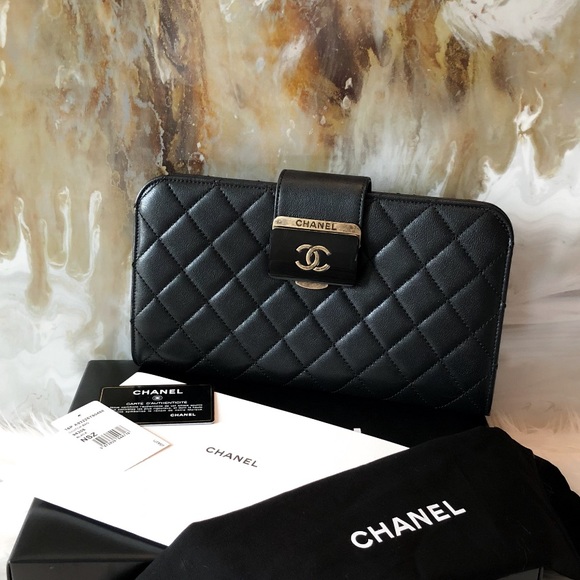 SOLD Chanel Large Quilted Beauty Lock Flap Clutch - Picture 2 of 8